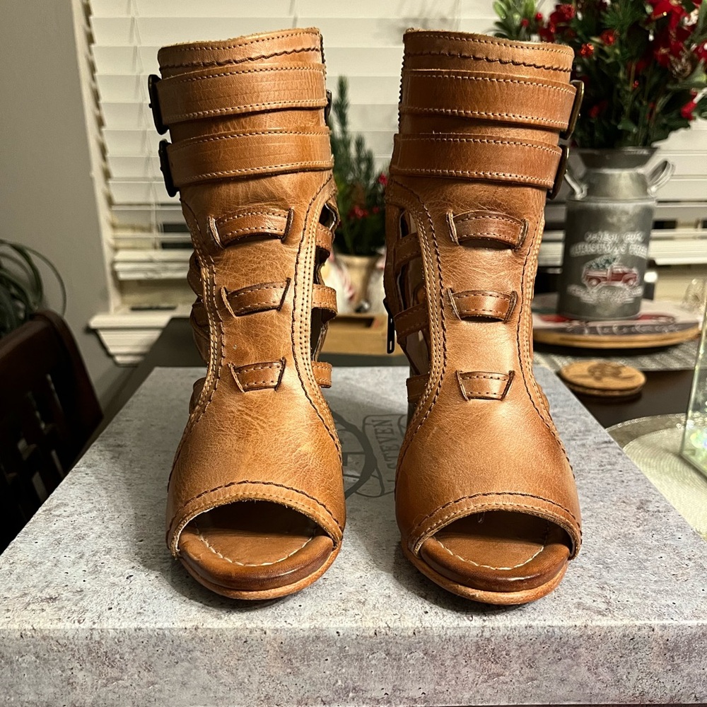 Freebirds by Steven - style Tiara Tan